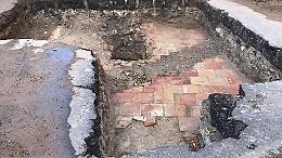 Sepoltura del III secolo rinvenuta durante gli scavi per le fognature