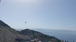 Incendio a Messina lambisce impianto di selezioni rifiuti di Pace (VIDEO)