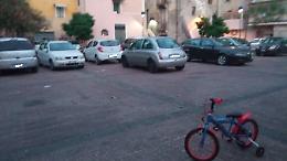 Catania: alla Civita i bambini giocano tra i rifiuti