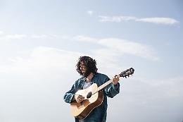 Mobrici: «Sono le canzoni che mi vengono a cercare»