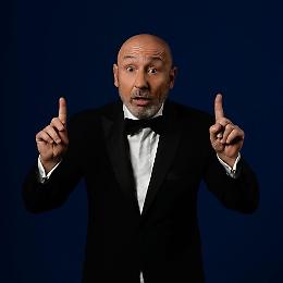 Maurizio Battista promette di strappare risate, e riflessioni, a Zafferana Etnea