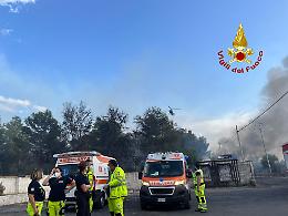 Incubo incendi a Catania, fiamme nell'Oasi del Simeto sfiorano pista dell'aeroporto
