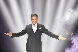 Il nuovo show di Fiorello per la mattina di Rai 1 fa infuriare il Cdr del Tg1