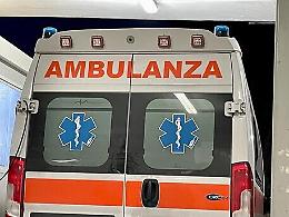 Cade dal tetto di un capannone al mercato ortofrutticolo di Comiso: ferito