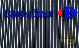 Accoltellati in centro commerciale a Milano, morto uno dei feriti