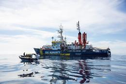 Migranti, salgono a 4 le navi al largo delle coste siciliane: tutte in attesa di un porto sicuro