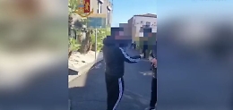 Ecco come "vendeva" i passaporti davanti la Questura di Catania (video)