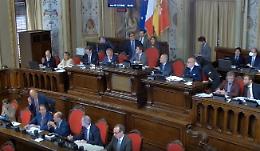 Ars, via libera alla "manovrina" da 450 milioni: soldi ai Comuni per pagare le bollette