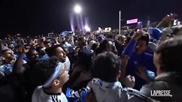 Qatar 2022, la festa dei tifosi argentini dopo la vittoria sull'Olanda