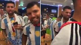 Lautaro canta, Papu riprende: cori e brindisi sfrenati nello spogliatoio dei campioni del mondo
