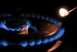 La stangata del gas: il prezzo scende ma le bollette aumentano (+23%), il calo solo tra sei mesi