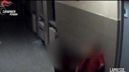 Foggia, pazienti psichiatrici chiusi in stanza e legati: 15 operatori arrestati