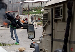 Cisgiordania: Hebron, palestinese ucciso a posto di blocco