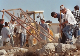 Cisgiordania: media, raid di coloni in villaggi palestinesi