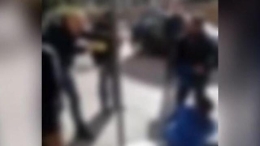 Poliziotto minaccia con il taser un commerciante di Vasto: la scena ripresa in un video