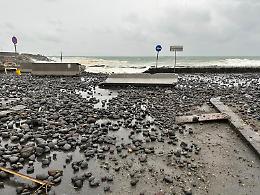 Pioggia e venti di burrasca: parte della Sicilia resta in allerta rossa e con le scuole chiuse