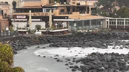 Maltempo, allerta si allenta ma a Catania e sull'Etna restano criticit&agrave;