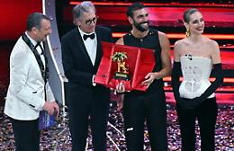 Festival di Sanremo, Marco Mengoni canta "Due vite"