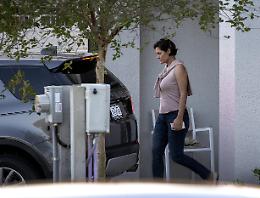 Brasile: moglie di Bolsonaro, 'resterà ancora negli Usa'