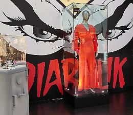 Diabolik: a Palermo una mostra celebra i 60 anni con fumetti, costumi di scena e l'auto originale