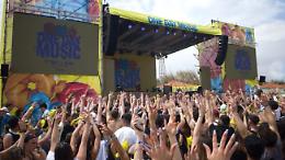 Catania, il One Day Music festival non tradisce le attese: invasione di giovani alla Plaia per ballare e cantare