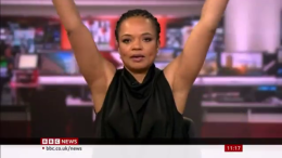 Il fuoriprogramma della conduttrice delle news della Bbc, il momento è comico
