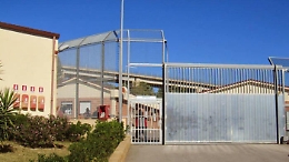 Diciannove anni cancellati da un permesso: lo sciopero della fame nel Cpr di Caltanissetta