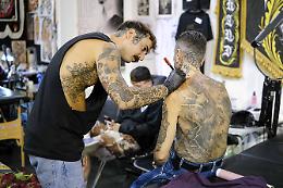 A Catania tutti pazzi per i tatuaggi, opere d'arte indelebili