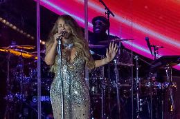 "&Egrave; ora", Mariah Carey d&agrave; ufficialmente inizio al Natale: il video sui social&nbsp;