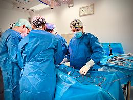 Muore per una emorragia cerebrale e la famiglia dice sì all'espianto degli organi: il prelievo al San Marco di Catania