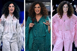 Sanremo, uno stilista siciliano per Teresa Mannino vestita di piume e di colore