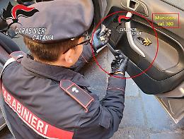 Due giovani a bordo di un Suv con munizioni: denunciati