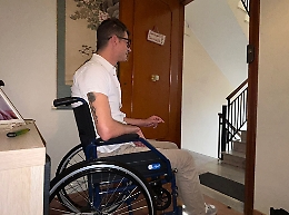 “Un montascale per Andrea”, il crowdfunding di “habitat umano”