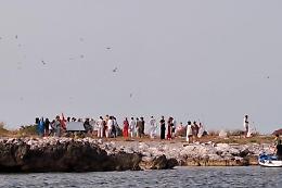 La festa sull'isolotto di Isola delle Femmine, i due medici autorizzati dalla zia proprietaria: «Doveva essere uno spot»