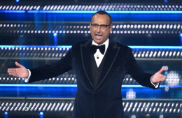 Sanremo, Carlo Conti apre il Festival con una battuta: «I Conti tornano e sono tornato»