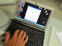 Finto sms truffa dalla banca. La nota di Unicredit ai clienti: «Non chiediamo mai password  per telefono»