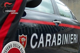 Catania, genitori in caserma per denunciare il figlio: lui appicca fuoco alla casa