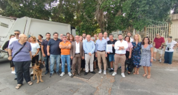 Rivolta a Borgo Nuovo, i residenti in piazza: «No all’indifferenziata»