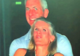 Times, "Anche marito della donna della kiss cam era dai Coldplay, con un'altra"