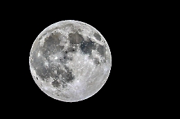 Le straordinarie immagini della prima superluna del 2025: presto ce ne saranno altre due, ecco quando