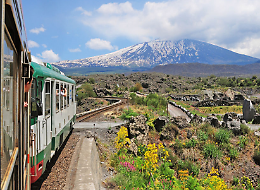 Sicilia Gaia presenta: Il tour lento dell’Etna in Circumetnea da Paternò a Riposto