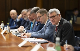 E' scontro Cgil-governo, Landini: «Una Manovra che "porta a sbattere" con nessuna risposta su pensioni e banche»