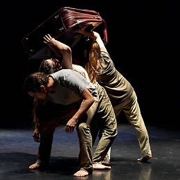 Fringe Catania Off. Aut-Aut: tre valigie, tre scelte