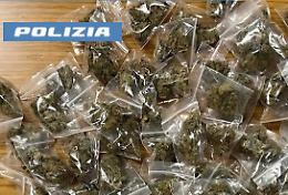 Avvicina un poliziotto in borghese per vendergli droga: arrestato un 24enne originario delle Mauritius