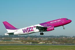 L'Antitrust multa Wizz Air per 500mila euro: informazioni ambigue e clausole vessatorie per l'abbonamento "All you can fly"