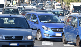 Anche auto dei carabinieri coinvolta in incidente in via  Giuffrida a Catania: un ferito e traffico in tilt