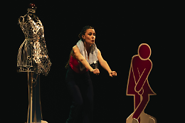 Femminile single(are): sguardi, complicità e ironia sull'incontro