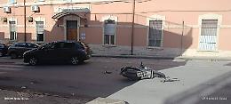 Comiso, il figlio ha un incidente con il motorino e gli rubano il mezzo