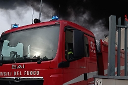 Appiccato il fuoco all'abitazione di una donna