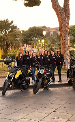 Donne in moto ad Adrano: insieme per dire basta alla violenza psicologica